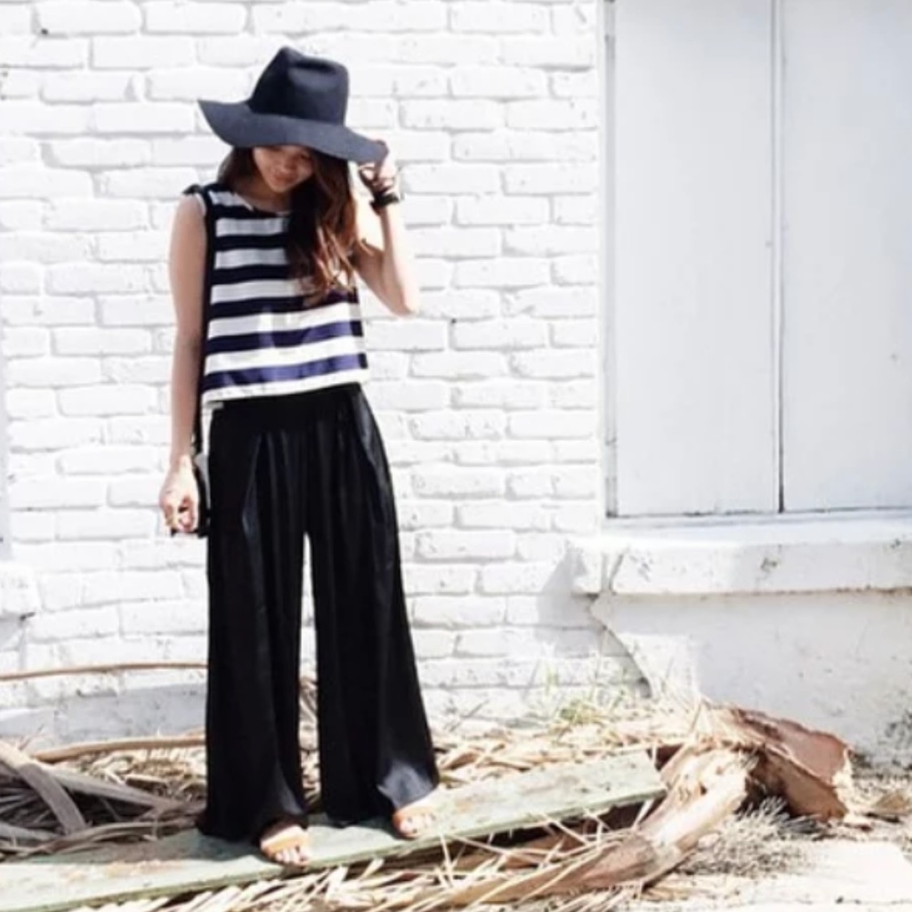 Black Wide Leg Pants Small - Elastic waist